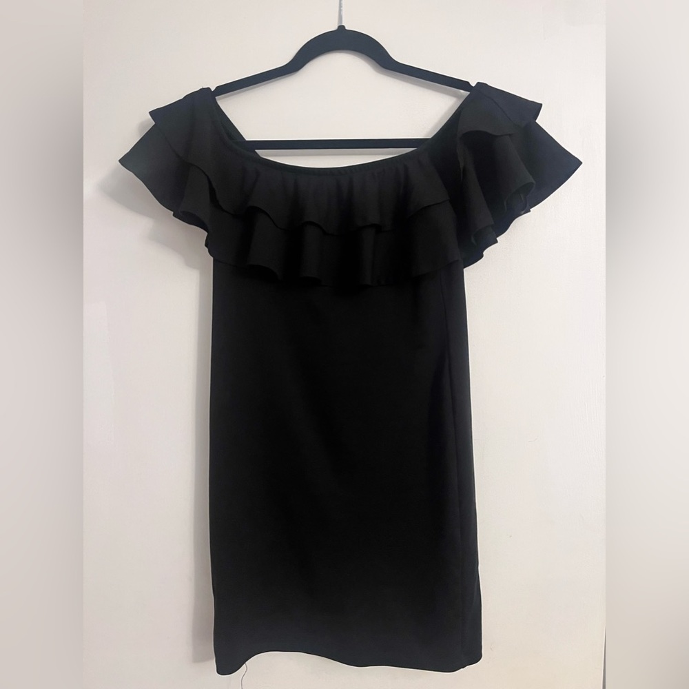 Forever 21 black ruffle neckline bodycon dress Size M